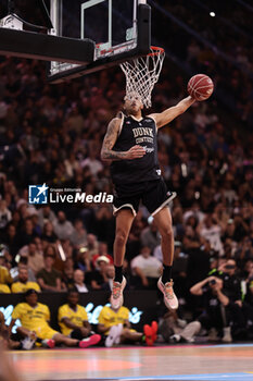 2023-12-30 - Tyson WARD (Paris) during the All-Star Game LNB 2023, Kellogg’s Dunk Contest Basketball event on December 30, 2023 at Accor Arena in Paris, France - BASKETBALL - ALL-STAR GAME LNB 2023 - KELLOGG'S DUNK CONTEST - EVENTS - BASKETBALL