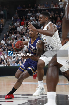 2023-06-04 - Barry BROWN of Metropolitans and Retin OBASOHAN of Lyon during the French championship, Betclic Elite Basketball match, Playoffs Match 4 between LDLC Asvel and Metropolitans 92 (Boulogne - Levallois) on June 4, 2023 at Astroballe in Villeurbane, France - BASKETBALL - FRENCH CHAMP - ASVEL V METROPOLITANS - FRENCH PRO A - BASKETBALL