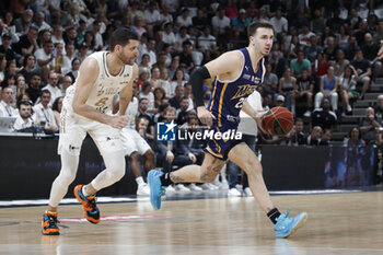 2023-06-04 - Hugo BESSON of Metropolitans and Antoine DIOT of Lyon during the French championship, Betclic Elite Basketball match, Playoffs Match 4 between LDLC Asvel and Metropolitans 92 (Boulogne - Levallois) on June 4, 2023 at Astroballe in Villeurbane, France - BASKETBALL - FRENCH CHAMP - ASVEL V METROPOLITANS - FRENCH PRO A - BASKETBALL