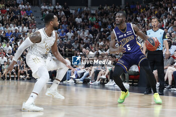 2023-06-04 - Lahaou KONATE of Metropolitans and David LIGHTY of Lyon during the French championship, Betclic Elite Basketball match, Playoffs Match 4 between LDLC Asvel and Metropolitans 92 (Boulogne - Levallois) on June 4, 2023 at Astroballe in Villeurbane, France - BASKETBALL - FRENCH CHAMP - ASVEL V METROPOLITANS - FRENCH PRO A - BASKETBALL