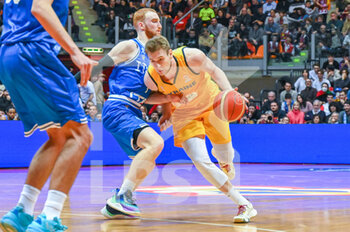 2023-02-23 - Andrii Voinalovych of Ukraine thwarted by Niccolò Mannion of Italy - WORLD CUP QUALIFIERS - ITALY VS UKRAINE - INTERNATIONALS - BASKETBALL