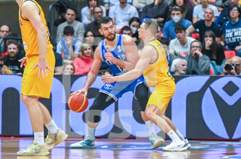 2023-02-23 - Giampaolo Ricci of Italy thwarted by Denys Lukashov of Ukraine - WORLD CUP QUALIFIERS - ITALY VS UKRAINE - INTERNATIONALS - BASKETBALL