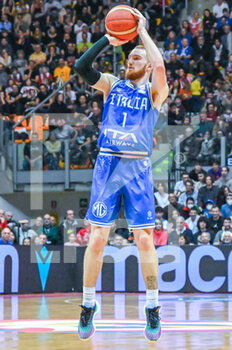 2023-02-23 - Niccolò Mannion of Italy in three-point shot - WORLD CUP QUALIFIERS - ITALY VS UKRAINE - INTERNATIONALS - BASKETBALL