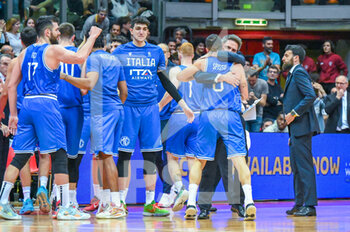 2023-02-23 - Gianmarco Pozzecco Head Coach of Italy with Marco Spissu of Italy - WORLD CUP QUALIFIERS - ITALY VS UKRAINE - INTERNATIONALS - BASKETBALL