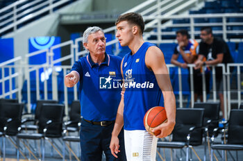 2023-08-09 - Head Coach SVETISLAV PESIC with 7 BOGDAN BOGDANOVIC of Serbia during the Aegean Acropolis Tournament match between Italy and Serbia at Oaka Stadium on August 9, 2023, in Athens, Greece. - AEGEAN ACROPOLIS TOURNAMENT - SERBIA VS ITALY - INTERNATIONALS - BASKETBALL