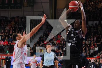 2023-01-02 - Riccardo Tavernelli (Bertram Yachts Derthona Tortona)  thwarted by Colbey Ross (Openjobmetis Varese)  - OPENJOBMETIS VARESE VS BERTRAM YACHTS DERTHONA TORTONA - ITALIAN SERIE A - BASKETBALL