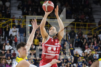 05/03/2023 - Suspension shot of Jeremy Senglin - UnaHotels Reggio Emilia - TEZENIS VERONA VS UNAHOTELS REGGIO EMILIA - SERIE A ITALIA - BASKET