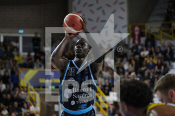 2023-04-02 - Ousmane Diop - Dinamo Sassari Basket at free throw - TEZENIS VERONA VS BANCO DI SARDEGNA SASSARI - ITALIAN SERIE A - BASKETBALL