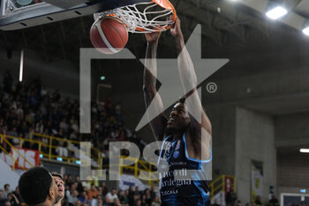 2023-04-02 - Dunk of Deshawn Stephens  - Dinamo Sassari Basket - TEZENIS VERONA VS BANCO DI SARDEGNA SASSARI - ITALIAN SERIE A - BASKETBALL