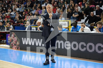 2023-04-02 - Piero Bucchi - Head coach of Dinamo Sassari Basket - TEZENIS VERONA VS BANCO DI SARDEGNA SASSARI - ITALIAN SERIE A - BASKETBALL