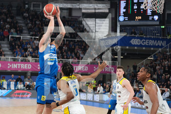 2023-04-08 - Shot of Christian Burns - Germani Basket Brescia - GERMANI BRESCIA VS TEZENIS VERONA - ITALIAN SERIE A - BASKETBALL