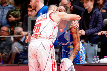 2023-04-15 - Andrea Cinciarini (Unahotels Reggiana). Adrian Banks (Nutribullet Treviso Basket) - UNAHOTELS REGGIO EMILIA VS NUTRIBULLET TREVISO BASKET - ITALIAN SERIE A - BASKETBALL