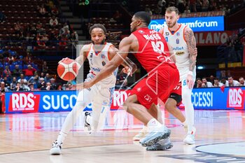 2023-04-23 - Adrian Banks (Nutribullet Treviso Basket) thwarted by Kyle Hines (EA7 Emporio Armani Olimpia Milano) - EA7 EMPORIO ARMANI MILANO VS NUTRIBULLET TREVISO BASKET - ITALIAN SERIE A - BASKETBALL