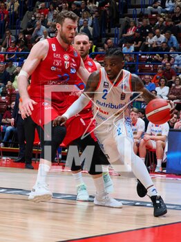 2023-04-23 - Ike Iroegbu (Nutribullet Treviso Basket) thwarted by Nicolo Melli (EA7 Emporio Armani Olimpia Milano) - EA7 EMPORIO ARMANI MILANO VS NUTRIBULLET TREVISO BASKET - ITALIAN SERIE A - BASKETBALL