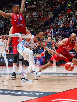 2023-04-23 - Adrian Banks (Nutribullet Treviso Basket) & Shavon Shields (EA7 Emporio Armani Olimpia Milano) - EA7 EMPORIO ARMANI MILANO VS NUTRIBULLET TREVISO BASKET - ITALIAN SERIE A - BASKETBALL