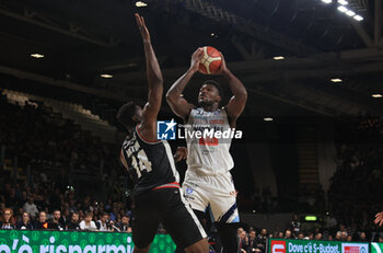 2023-05-13 - Nick Perkins (Happy Casa Brindisi) thwarted by Mouhammadou Jaiteh (Segafredo Virtus Bologna) during game 1 of the playoff quarter-finals of the Italian A1 basketball championship match Segafredo Virtus Bologna Vs. Happy Casa Brindisi - Bologna, Italy, May 13, 2023 at Segafredo Arena - Photo: Michele Nucci - PLAYOFF - VIRTUS BOLOGNA VS NEW BASKET BRINDISI - ITALIAN SERIE A - BASKETBALL