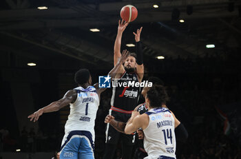 2023-05-13 - Marco Belinelli (Segafredo Virtus Bologna) thwarted by Jason Burnell (Happy Casa Brindisi) during game 1 of the playoff quarter-finals of the Italian A1 basketball championship match Segafredo Virtus Bologna Vs. Happy Casa Brindisi - Bologna, Italy, May 13, 2023 at Segafredo Arena - Photo: Michele Nucci - PLAYOFF - VIRTUS BOLOGNA VS NEW BASKET BRINDISI - ITALIAN SERIE A - BASKETBALL