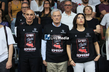 2023-05-28 - Massimo Zanetti president and owner of Segafredo Virtus Bologna (C) wearing a t-shirt in memory of flooding victims before game 1 of the playoff semifinals of the Italian A1 basketball championship match Segafredo Virtus Bologna Vs. Derthona Tortona Basket - Bologna, Italy, May 28, 2023 at Segafredo Arena - Photo: Michele Nucci - PLAYOFF - VIRTUS SEGAFREDO BOLOGNA VS DERTHONA BASKET - ITALIAN SERIE A - BASKETBALL