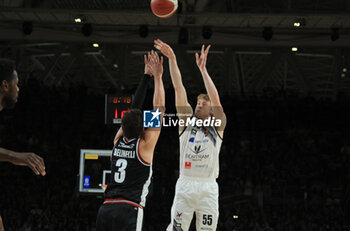 2023-05-28 - J.P. Macura (Derthona Tortona Basket) thwarted by Marco Belinelli (Segafredo Virtus Bologna) during game 1 of the playoff semifinals of the Italian A1 basketball championship match Segafredo Virtus Bologna Vs. Derthona Tortona Basket - Bologna, Italy, May 28, 2023 at Segafredo Arena - Photo: Michele Nucci - PLAYOFF - VIRTUS SEGAFREDO BOLOGNA VS DERTHONA BASKET - ITALIAN SERIE A - BASKETBALL