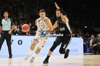 2023-06-14 - Billy Baron (EA7 Olimpia Milano) thwarted by Marco Belinelli (Segafredo Virtus Bologna) during game 3 of the playoff finals of the Italian A1 basketball championship match Segafredo Virtus Bologna Vs. EA7 Olimpia Milano - Bologna, Italy, June 14, 2023 at Segafredo Arena - Photo: Michele Nucci - MATCH 3 FINAL - VIRTUS SEGAFREDO BOLOGNA VS EA7 EMPORIO ARMANI MILANO - ITALIAN SERIE A - BASKETBALL