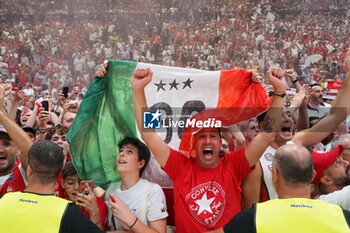 2023-06-23 - Milan supporters celebrate the victory of the scudetto - MATCH 7 FINAL - EA7 EMPORIO ARMANI MILANO VS VIRTUS SEGAFREDO BOLOGNA - ITALIAN SERIE A - BASKETBALL