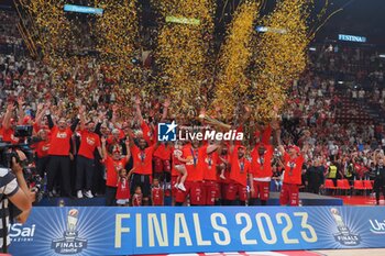 2023-06-23 - EA7 Emporio Armani Olimpia Milano celebrate the victory - MATCH 7 FINAL - EA7 EMPORIO ARMANI MILANO VS VIRTUS SEGAFREDO BOLOGNA - ITALIAN SERIE A - BASKETBALL