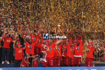 2023-06-23 - Olimpia EA7 & supporters celebrate the victory of the scudetto - MATCH 7 FINAL - EA7 EMPORIO ARMANI MILANO VS VIRTUS SEGAFREDO BOLOGNA - ITALIAN SERIE A - BASKETBALL
