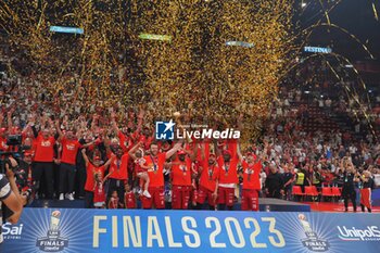 2023-06-23 - EA7 Emporio Armani Olimpia Milano celebrate the victory - MATCH 7 FINAL - EA7 EMPORIO ARMANI MILANO VS VIRTUS SEGAFREDO BOLOGNA - ITALIAN SERIE A - BASKETBALL