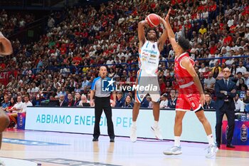 2023-10-01 - Deishuan Booker (Nutribullet Treviso Basket) thwarted by Maodo Lo (EA7 Emporio Armani Olimpia Milano) - EA7 EMPORIO ARMANI MILANO VS NUTRIBULLET TREVISO BASKET - ITALIAN SERIE A - BASKETBALL