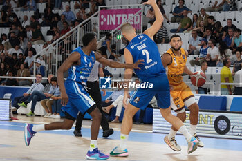 2023-10-01 - Ray McCallum of Carpegna Prosciutto Pesaro in action during the match between Germani Basket Brescia and Carpegna Prosciutto Pesaro, regular season of A1 Italian Basketball Championship 2023/2024 at PalaLeonessa A2A on October 1, 2023, Brixia, Italy. - GERMANI BRESCIA VS CARPEGNA PROSCIUTTO PESARO - ITALIAN SERIE A - BASKETBALL