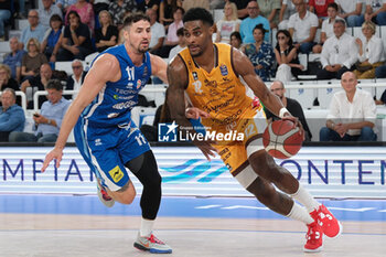 2023-10-01 - Quincy Ford of Carpegna Prosciutto Pesaro afterwards by John Petrucelli of Germani Basket Brescia during the match between Germani Basket Brescia and Carpegna Prosciutto Pesaro, regular season of A1 Italian Basketball Championship 2023/2024 at PalaLeonessa A2A on October 1, 2023, Brixia, Italy. - GERMANI BRESCIA VS CARPEGNA PROSCIUTTO PESARO - ITALIAN SERIE A - BASKETBALL