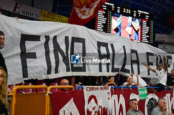 2023-10-01 - Banner of Umana Reyer Venezia supporters - UMANA REYER VENEZIA VS BERTRAM DERTHONA TORTONA - ITALIAN SERIE A - BASKETBALL