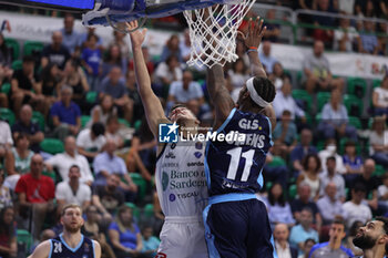 2023-10-01 - Filip Kruslin (Banco di Sardegna Sassari) vs Tariq Owens (Gevi Napoli Basket) - BANCO DI SARDEGNA SASSARI VS GEVI NAPOLI BASKET - ITALIAN SERIE A - BASKETBALL