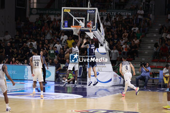 2023-10-01 - Tomislav Zubcic (Gevi Napoli Basket) vs Stephane Gombauld (Banco di Sardegna Sassari) - BANCO DI SARDEGNA SASSARI VS GEVI NAPOLI BASKET - ITALIAN SERIE A - BASKETBALL