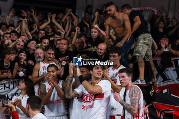 2023-10-04 - Pallacanestro Varese OpenJobMetis players celebrate the victory at the end of the match with supporters during LBA Lega Basket A 2023/24 Regular Season game between Pallacanestro Varese OpenJobMetis and Estra Pistoia at Itelyum Arena, Varese, Italy on October 04, 2023 - OPENJOBMETIS VARESE VS ESTRA PISTOIA - ITALIAN SERIE A - BASKETBALL