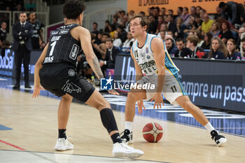 2023-09-30 - Davide Denegri of Vanoli Basket Cremona play the ball during the match between Dolomiti Trentino Energia and Vanoli Basket Cremona, regular season of A1 Italian Basketball Championship 2023/2024 at il T Quotidiano Arena Palace on September 30, 2023, Trento, Italy. - DOLOMITI ENERGIA TRENTINO VS VANOLI BASKET CREMONA - ITALIAN SERIE A - BASKETBALL