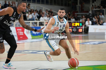 2023-09-30 - Penetration of Markus Zegarowski of Vanoli Basket Cremona during the match between Dolomiti Trentino Energia and Vanoli Basket Cremona, regular season of A1 Italian Basketball Championship 2023/2024 at il T Quotidiano Arena Palace on September 30, 2023, Trento, Italy. - DOLOMITI ENERGIA TRENTINO VS VANOLI BASKET CREMONA - ITALIAN SERIE A - BASKETBALL