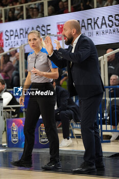 2023-09-30 - Demis Cavina head coach of Vanoli Basket Cremona speak with Silvia Marziali, referee of the day during the match between Dolomiti Trentino Energia and Vanoli Basket Cremona, regular season of A1 Italian Basketball Championship 2023/2024 at il T Quotidiano Arena Palace on September 30, 2023, Trento, Italy. - DOLOMITI ENERGIA TRENTINO VS VANOLI BASKET CREMONA - ITALIAN SERIE A - BASKETBALL