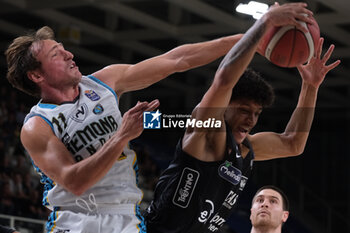 2023-09-30 - Quinn Ellis of Dolomiti Trentino Energia contrasted by Davide Denegri of Vanoli Basket Cremona during the match between Dolomiti Trentino Energia and Vanoli Basket Cremona, regular season of A1 Italian Basketball Championship 2023/2024 at il T Quotidiano Arena Palace on September 30, 2023, Trento, Italy. - DOLOMITI ENERGIA TRENTINO VS VANOLI BASKET CREMONA - ITALIAN SERIE A - BASKETBALL