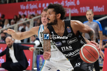 2023-09-30 - Prentiss Hubb of Dolomiti Trentino Energia in action during the match between Dolomiti Trentino Energia and Vanoli Basket Cremona, regular season of A1 Italian Basketball Championship 2023/2024 at il T Quotidiano Arena Palace on September 30, 2023, Trento, Italy. - DOLOMITI ENERGIA TRENTINO VS VANOLI BASKET CREMONA - ITALIAN SERIE A - BASKETBALL