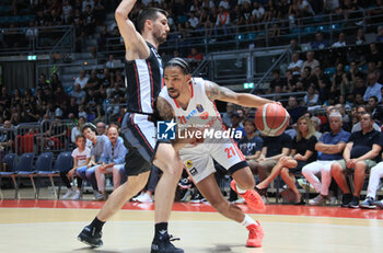 2023-10-08 - Olivier Hanlan (Openjobmetis Varese) in action thwarted by Ognjen Dobric (Segafredo Virtus Bologna) during the LBA italian A1 series basketball championship match Segafredo Virtus Bologna Vs. Openjobmetis Varese - Bologna, Italy, October 2023 at Paladozza sports palace - Photo: Michele Nucci - VIRTUS SEGAFREDO BOLOGNA VS OPENJOBMETIS VARESE - ITALIAN SERIE A - BASKETBALL
