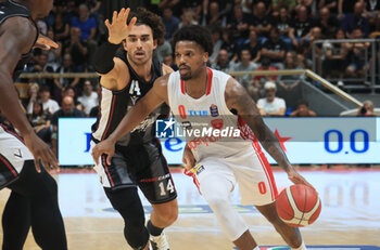 2023-10-08 - Vinnie Shahid (Openjobmetis Varese) in action thwarted by Bruno Mascolo (Segafredo Virtus Bologna) during the LBA italian A1 series basketball championship match Segafredo Virtus Bologna Vs. Openjobmetis Varese - Bologna, Italy, October 2023 at Paladozza sports palace - Photo: Michele Nucci - VIRTUS SEGAFREDO BOLOGNA VS OPENJOBMETIS VARESE - ITALIAN SERIE A - BASKETBALL