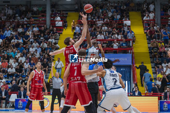 2023-10-08 - Owens Tariq (Ge.Vi Napoli Basket) and Nicolo Melli (EA7 Emporio Armani Milano) in action. - GEVI NAPOLI BASKET VS EA7 EMPORIO ARMANI MILANO - ITALIAN SERIE A - BASKETBALL