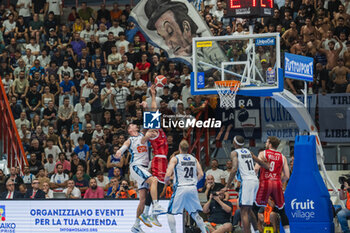 2023-10-08 - Nikola Mirotic (Ea7 Emporio Armani Milano) And Tomislav Zubcic (Ge.Vi Napoli Basket) in action. - GEVI NAPOLI BASKET VS EA7 EMPORIO ARMANI MILANO - ITALIAN SERIE A - BASKETBALL
