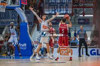 2023-10-08 - Kevin Pangos (Ea7 Emporio Armani Milano) and Tomislav Zubcic (Ge.Vi Napoli Basket). - GEVI NAPOLI BASKET VS EA7 EMPORIO ARMANI MILANO - ITALIAN SERIE A - BASKETBALL