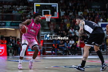 2023-10-15 - Vinnie Shahid #0 of Pallacanestro Varese OpenJobMetis seen in action during LBA Lega Basket A 2023/24 Regular Season match between Pallacanestro Varese OpenJobMetis and Bertram Yachts Derthona Basket Tortona at Itelyum Arena, Varese, Italy on October 15, 2023 - OPENJOBMETIS VARESE VS BERTRAM DERTHONA TORTONA - ITALIAN SERIE A - BASKETBALL