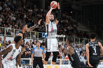 2023-10-15 - Suspension shots of Marco Belinelli of Virtus Segafredo Bologna during the match between Dolomiti Trentino Energia and Virtus Segafredo Bologna, regular season of A1 Italian Basketball Championship 2023/2024 at il T Quotidiano Arena on October 15, 2023, Trento, Italy. - DOLOMITI ENERGIA TRENTINO VS VIRTUS SEGAFREDO BOLOGNA - ITALIAN SERIE A - BASKETBALL