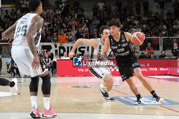 2023-10-15 - Quinn Ellis of Dolomiti Trentino Energia in action during the match between Dolomiti Trentino Energia and Virtus Segafredo Bologna, regular season of A1 Italian Basketball Championship 2023/2024 at il T Quotidiano Arena on October 15, 2023, Trento, Italy. - DOLOMITI ENERGIA TRENTINO VS VIRTUS SEGAFREDO BOLOGNA - ITALIAN SERIE A - BASKETBALL