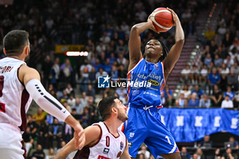 2023-10-22 - Sospension shot of Deishuan Booker ( Nutribullet Treviso Basket ) - NUTRIBULLET TREVISO BASKET VS UMANA REYER VENEZIA - ITALIAN SERIE A - BASKETBALL