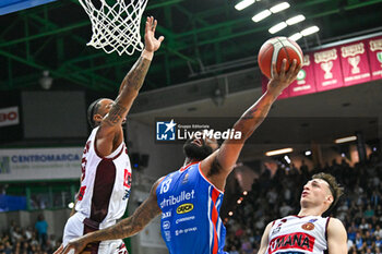 2023-10-22 - Sospension shot of James Young ( Nutribullet Treviso Basket ) - NUTRIBULLET TREVISO BASKET VS UMANA REYER VENEZIA - ITALIAN SERIE A - BASKETBALL